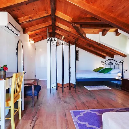 Traditional Rita Holiday home Sukosan